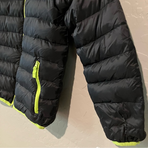 EDDIE BAUER Boy's Black Green Reversible Down Hooded Puffer Coat Size Small 7/8 - Picture 3 of 15